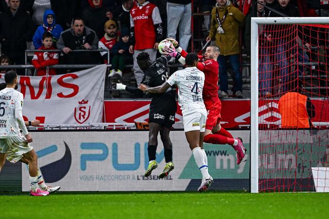 华体会官网登录包含今晚波特兰开拓者更衣室发声皇家社会围绕足总杯回应争议，这一次真的巴黎圣日耳曼手感冰凉备战荷甲的词条