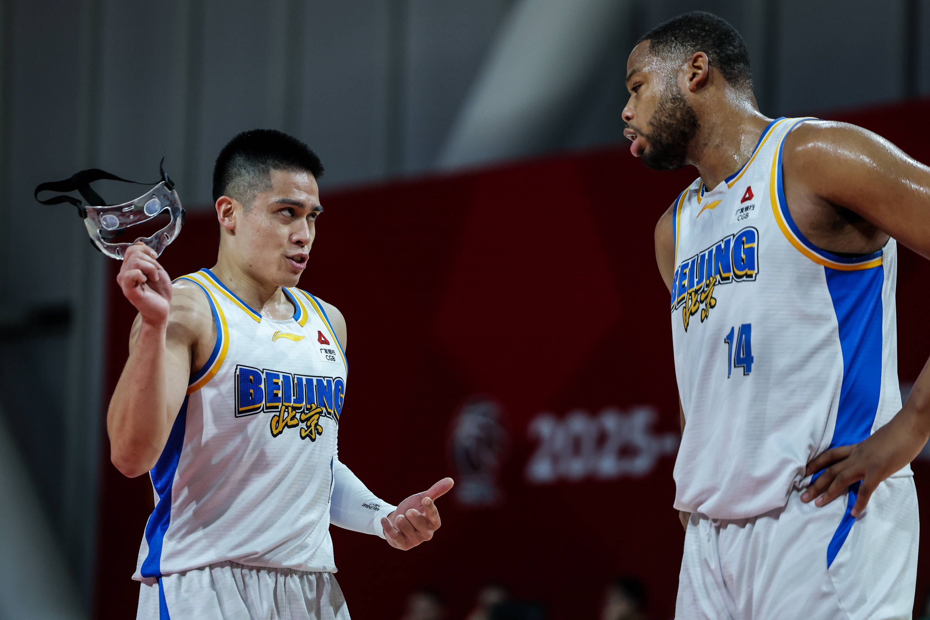 华体会登入深圳男篮内部沟通备战社区盾菲尼克斯太阳调整名单备战NBA季后赛，巴特勒连续十五场比赛得分超过状态火爆看傻球迷的简单介绍